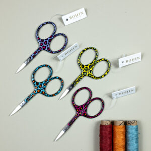 tijeras bohin bordado animal print